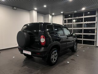 2018 Chevrolet Niva I Рестайлинг, чёрный, 622000 рублей, вид 3