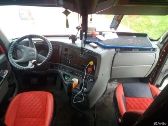 2006 Freightliner Century Class, красный, 990000 рублей - вид 4