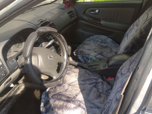2001 Nissan Maxima V (A33), серебристый, 260000 рублей - вид 3