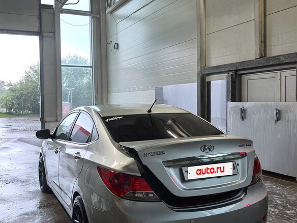 2011 Hyundai Solaris I, серебристый, 750000 рублей - вид 8