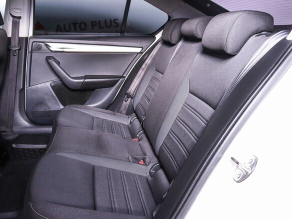 2019 Skoda Octavia III (A7) Рестайлинг, белый, 1430000 рублей - вид 8