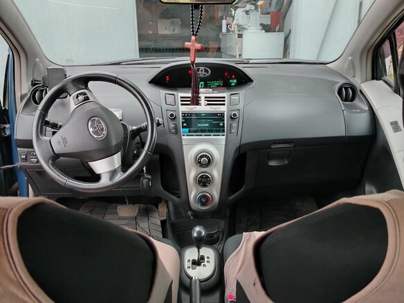 2008 Toyota Yaris Multimode II, серый, 610000 рублей - вид 9