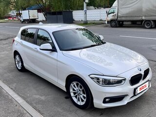 2017 BMW 1 серии 118i II (F20/F21) Рестайлинг 2, белый, 1650000 рублей, вид 3
