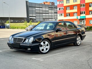 2000 Mercedes-Benz E-Класс 220 II (W210, S210) Рестайлинг, чёрный, 860000 рублей, вид 1