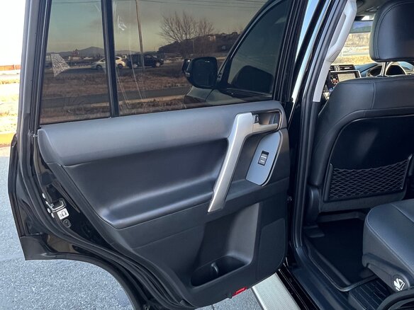 2021 Toyota Land Cruiser Prado 150 Series Рестайлинг 3, чёрный, 5999999 рублей - вид 22