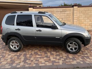 2013 Chevrolet Niva I Рестайлинг, серебристый, 550000 рублей, вид 3