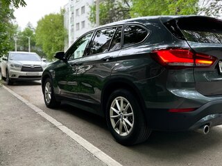 2020 BMW X1 20i xDrive II (F48) Рестайлинг, серый, 2645000 рублей, вид 4