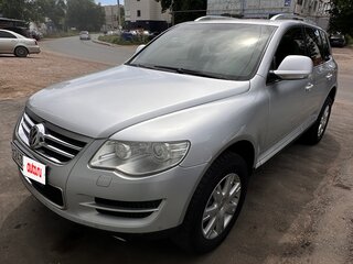 2008 Volkswagen Touareg I Рестайлинг, серебристый, 1370000 рублей, вид 3