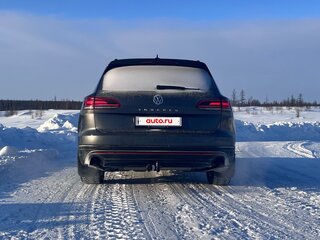 2018 Volkswagen Touareg III, серый, 3700000 рублей, вид 4