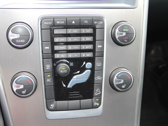 2013 Volvo XC60 I, чёрный - вид 16