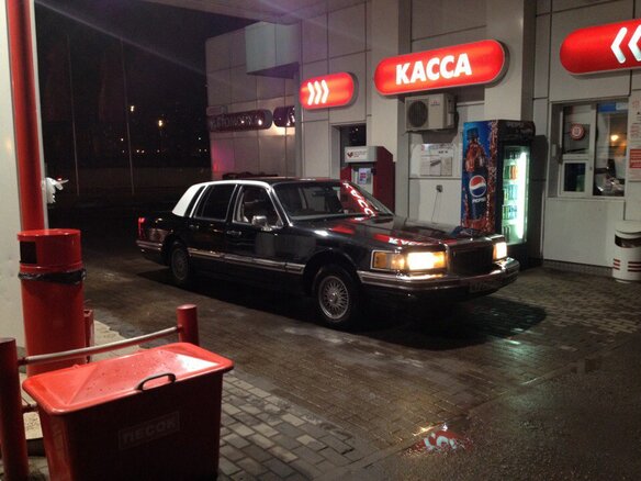 1989 Lincoln Town Car II, чёрный - вид 1