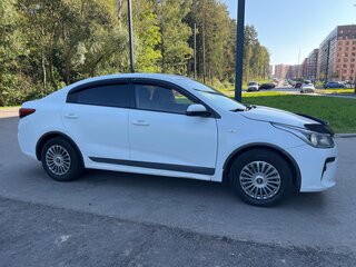 2017 Kia Rio IV, белый, 660000 рублей, вид 4