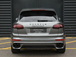 2015 Porsche Cayenne Turbo S II Рестайлинг (958), серый, 4390000 рублей, вид 4