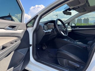 2021 Volkswagen Golf VIII, белый, 1790000 рублей, вид 4