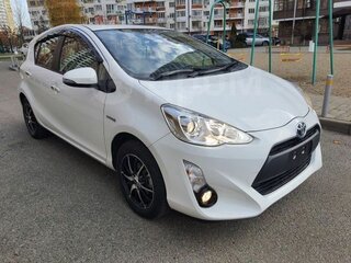 2021 Toyota Aqua I Рестайлинг 2, белый, 2000000 рублей, вид 1