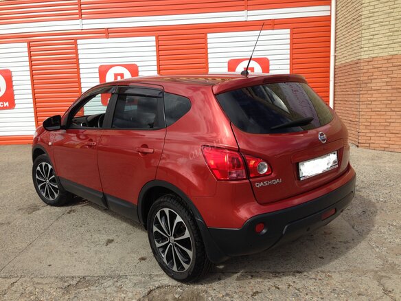 2008 Nissan Qashqai I, красный - вид 2