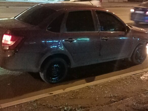 2013 Lada (ВАЗ) Granta I, серебристый, 360000 рублей - вид 2
