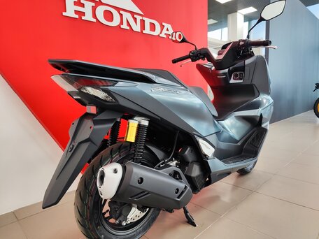 2025 Honda PCX 160, серый, 499900 рублей, вид 3