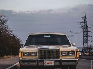 1985 Lincoln Town Car I, жёлтый, 6300000 рублей, вид 1