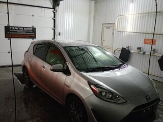 2017 Toyota Aqua I Рестайлинг 2, серый, 1340000 рублей, вид 2