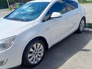 2011 Opel Astra J, белый, 585000 рублей, вид 4