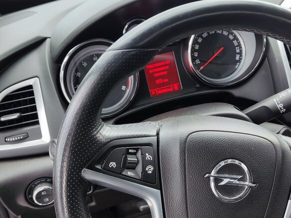 2014 Opel Astra GTC J Рестайлинг, белый, 1700000 рублей - вид 6