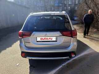2015 Mitsubishi Outlander III Рестайлинг 2, серебристый, 1550000 рублей, вид 5