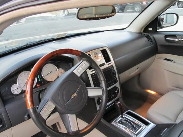 2005 Chrysler 300C I, серый - вид 2
