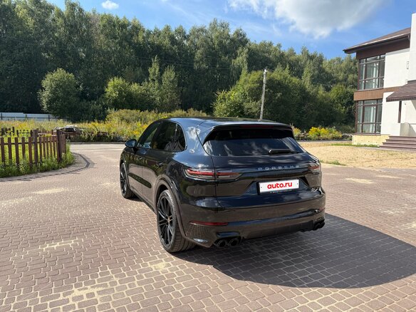 2019 Porsche Cayenne Turbo III, чёрный, 7600000 рублей - вид 3