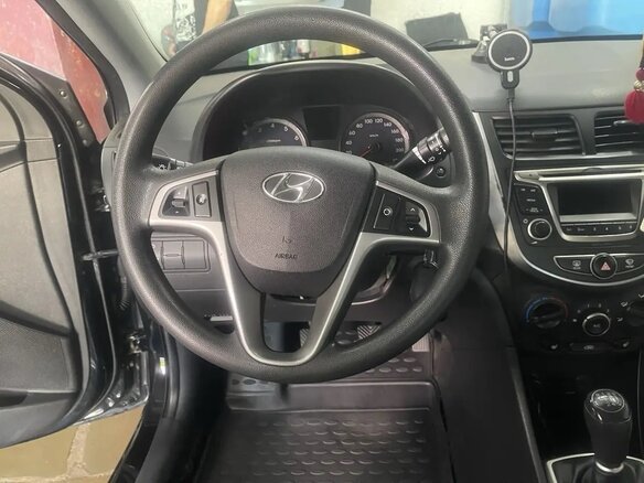 2016 Hyundai Solaris I Рестайлинг, чёрный, 1000050 рублей - вид 13