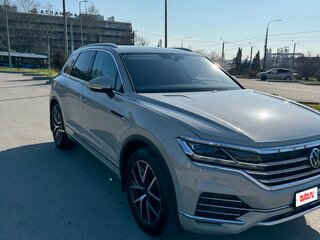 2021 Volkswagen Touareg III, коричневый, 7800000 рублей, вид 2