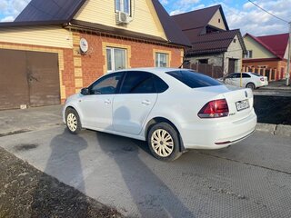 2016 Volkswagen Polo V Рестайлинг, белый, 1000000 рублей, вид 4