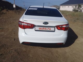 2014 Kia Rio 6-speed III, белый, 825000 рублей, вид 4