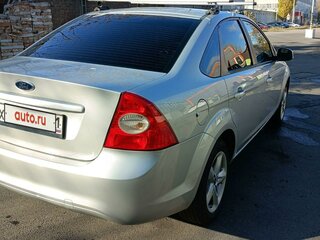 2011 Ford Focus II Рестайлинг, серебристый, 950000 рублей, вид 4