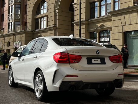 2023 BMW 1 серии 120i III (F52) Рестайлинг, белый, 1740000 рублей, вид 4