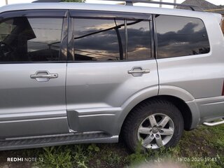 2006 Mitsubishi Pajero III Рестайлинг, серебристый, 900000 рублей, вид 4