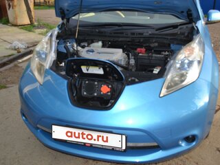 2010 Nissan Leaf (EM61) I (ZE0/AZE0), синий, 1220000 рублей, вид 3