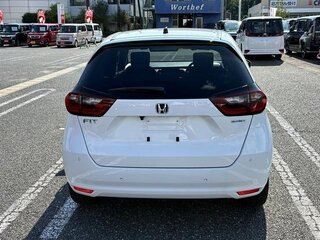 2023 Honda Fit IV Рестайлинг, белый, 950000 рублей, вид 5