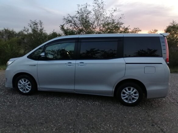 2019 Toyota Noah III (R80) Рестайлинг, серый, 2600000 рублей - вид 3