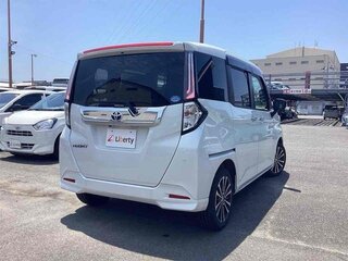2022 Toyota Roomy I Рестайлинг, белый, 900000 рублей, вид 4