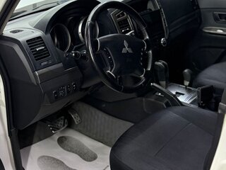 2014 Mitsubishi Pajero IV Рестайлинг 2, белый, 2400000 рублей, вид 3