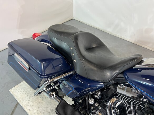 2010 Harley-Davidson Road King, синий, 610000 рублей - вид 9