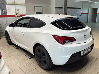 2013 Opel Astra GTC J Рестайлинг, белый, 525000 рублей, вид 3