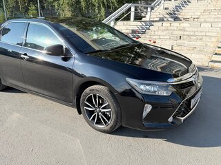 2017 Toyota Camry VII (XV50) Рестайлинг 2, чёрный, 2400000 рублей, вид 2
