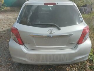 2010 Toyota Vitz III (XP130), серый, 858000 рублей, вид 1
