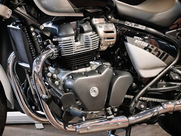 2026 Royal Enfield Super Meteor, серебристый, 773000 рублей - вид 10