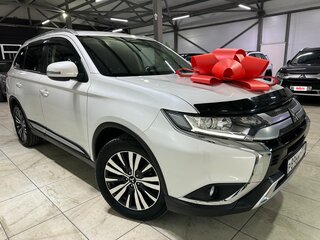 2021 Mitsubishi Outlander III Рестайлинг 3, белый, 2400000 рублей, вид 1
