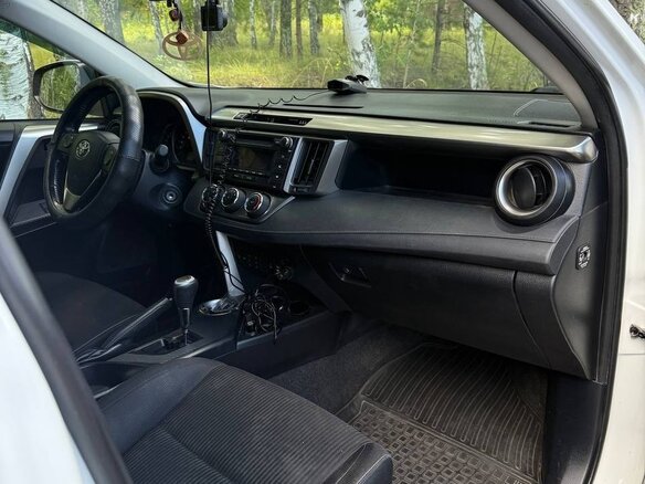 2013 Toyota RAV4 IV (XA40), белый, 1950000 рублей - вид 5