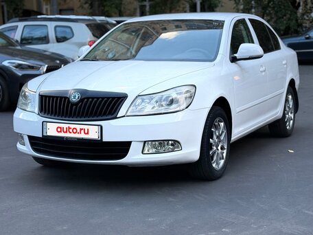 2011 Skoda Octavia II (A5) Рестайлинг, белый, 466666 рублей, вид 1