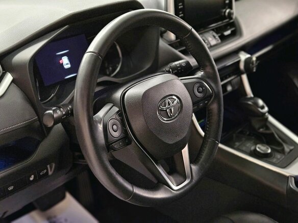 2019 Toyota RAV4 V (XA50), белый - вид 17